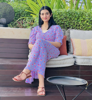 Sarah Khan feet photo thumbnail