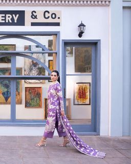 Sarah Khan feet photo thumbnail