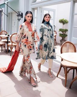 Sarah Khan feet photo thumbnail