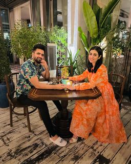 Sarah Khan feet photo thumbnail