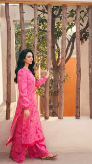 Sarah Khan feet photo thumbnail