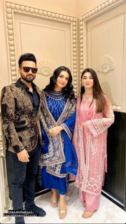 Sarah Khan feet photo thumbnail