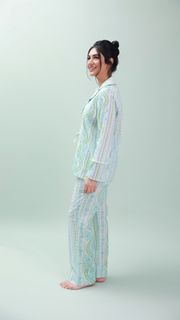 Sarah Khan feet photo thumbnail