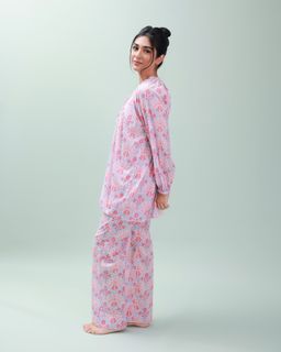 Sarah Khan feet photo thumbnail