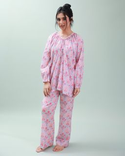 Sarah Khan feet photo thumbnail