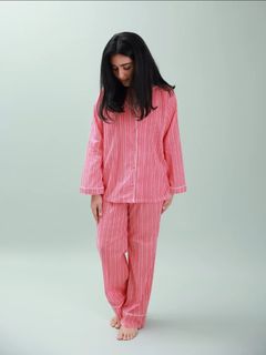 Sarah Khan feet photo thumbnail