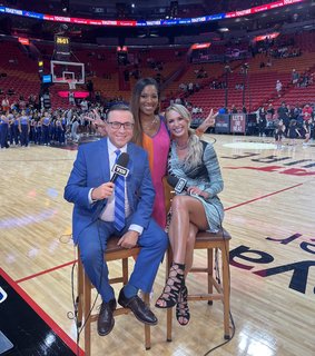 Sarah Kustok feet photo 1
