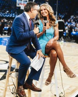 Sarah Kustok feet photo 5