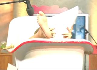 Sarah Kuttner feet photo 11