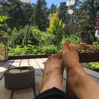 Sarah Kuttner feet photo 3