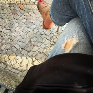 Sarah Kuttner feet photo 13