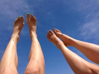 Sarah Lancaster feet photo thumbnail