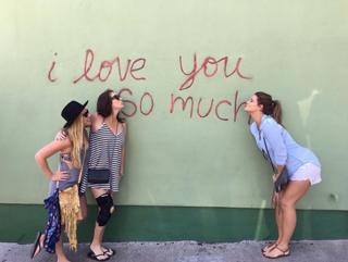 Sarah Lancaster feet photo thumbnail