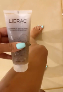 Sarah Lopez feet photo 7