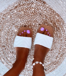 Sarah Lopez feet photo 7