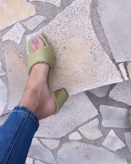 Sarah Lopez feet photo 4