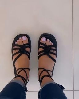 Sarah Lopez feet photo 3