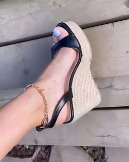 Sarah Lopez feet photo 19