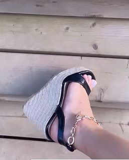 Sarah Lopez feet photo 18