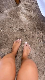 Sarah Lopez feet photo 7