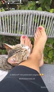 Sarah Lopez feet photo 3