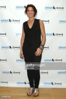 Sarah McLachlan feet photo thumbnail