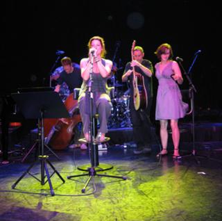 Sarah McLachlan feet photo thumbnail