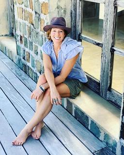 Sarah McLachlan feet photo thumbnail