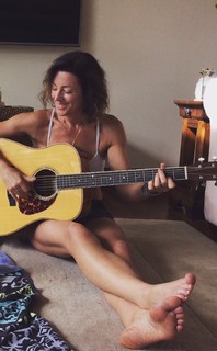 Sarah McLachlan feet photo thumbnail