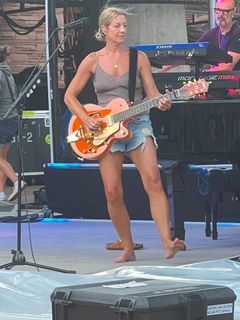 Sarah McLachlan feet photo 3