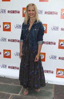 Sarah Michelle Gellar feet photo thumbnail