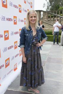 Sarah Michelle Gellar feet photo thumbnail