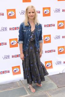 Sarah Michelle Gellar feet photo thumbnail