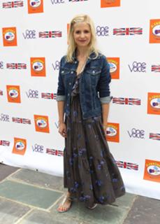 Sarah Michelle Gellar feet photo thumbnail