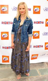 Sarah Michelle Gellar feet photo thumbnail