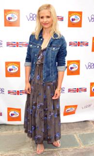 Sarah Michelle Gellar feet photo thumbnail