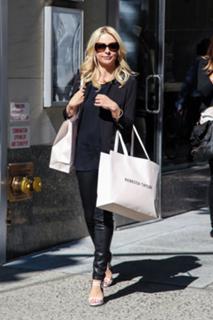 Sarah Michelle Gellar feet photo thumbnail