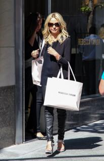 Sarah Michelle Gellar feet photo thumbnail