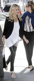 Sarah Michelle Gellar feet photo thumbnail