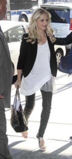 Sarah Michelle Gellar feet photo thumbnail