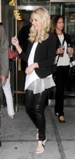 Sarah Michelle Gellar feet photo thumbnail