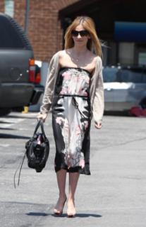 Sarah Michelle Gellar feet photo thumbnail
