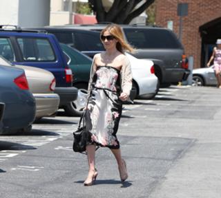 Sarah Michelle Gellar feet photo thumbnail