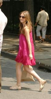 Sarah Michelle Gellar feet photo thumbnail