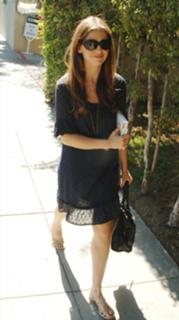 Sarah Michelle Gellar feet photo thumbnail
