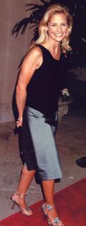 Sarah Michelle Gellar feet photo thumbnail