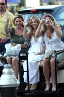 Sarah Michelle Gellar feet photo thumbnail