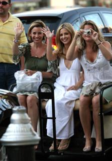 Sarah Michelle Gellar feet photo thumbnail