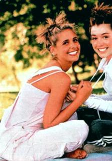 Sarah Michelle Gellar feet photo thumbnail