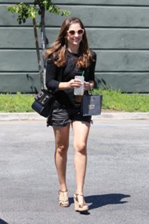 Sarah Michelle Gellar feet photo thumbnail